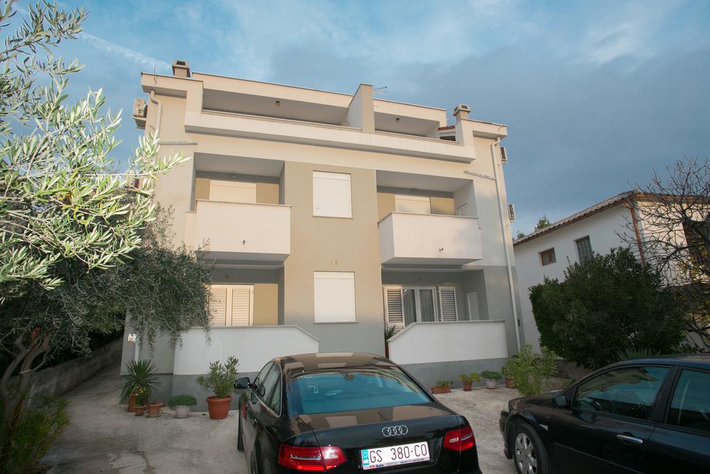 Apartments Rina Novaglia Esterno foto